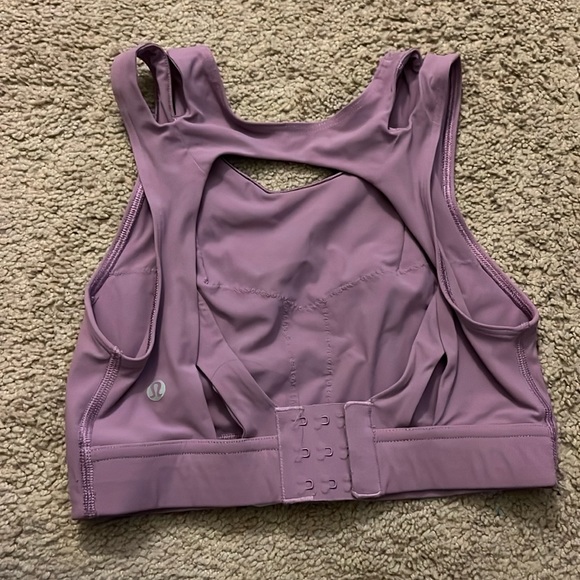 Lululemon sports bra size 4 b/c - Picture 2 of 3